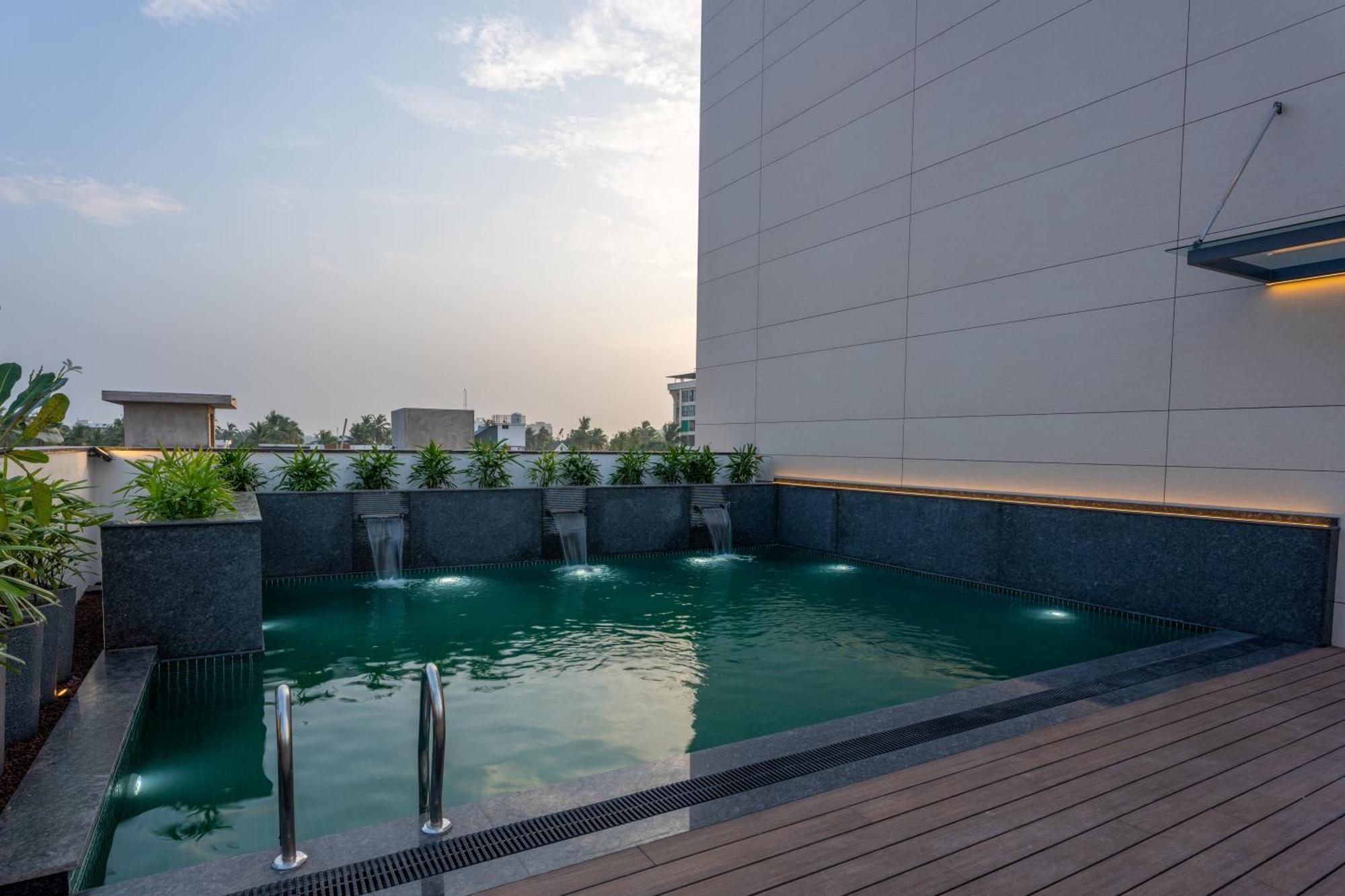 Park Inn & Suites By Radisson Thrissur East Fort Экстерьер фото