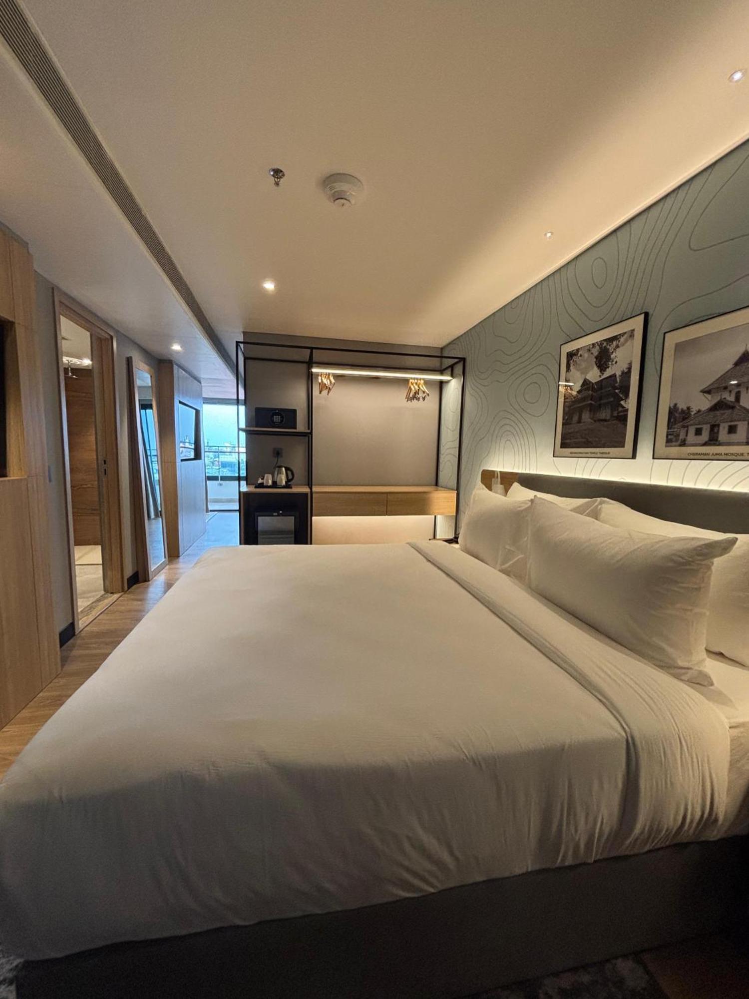 Park Inn & Suites By Radisson Thrissur East Fort Экстерьер фото