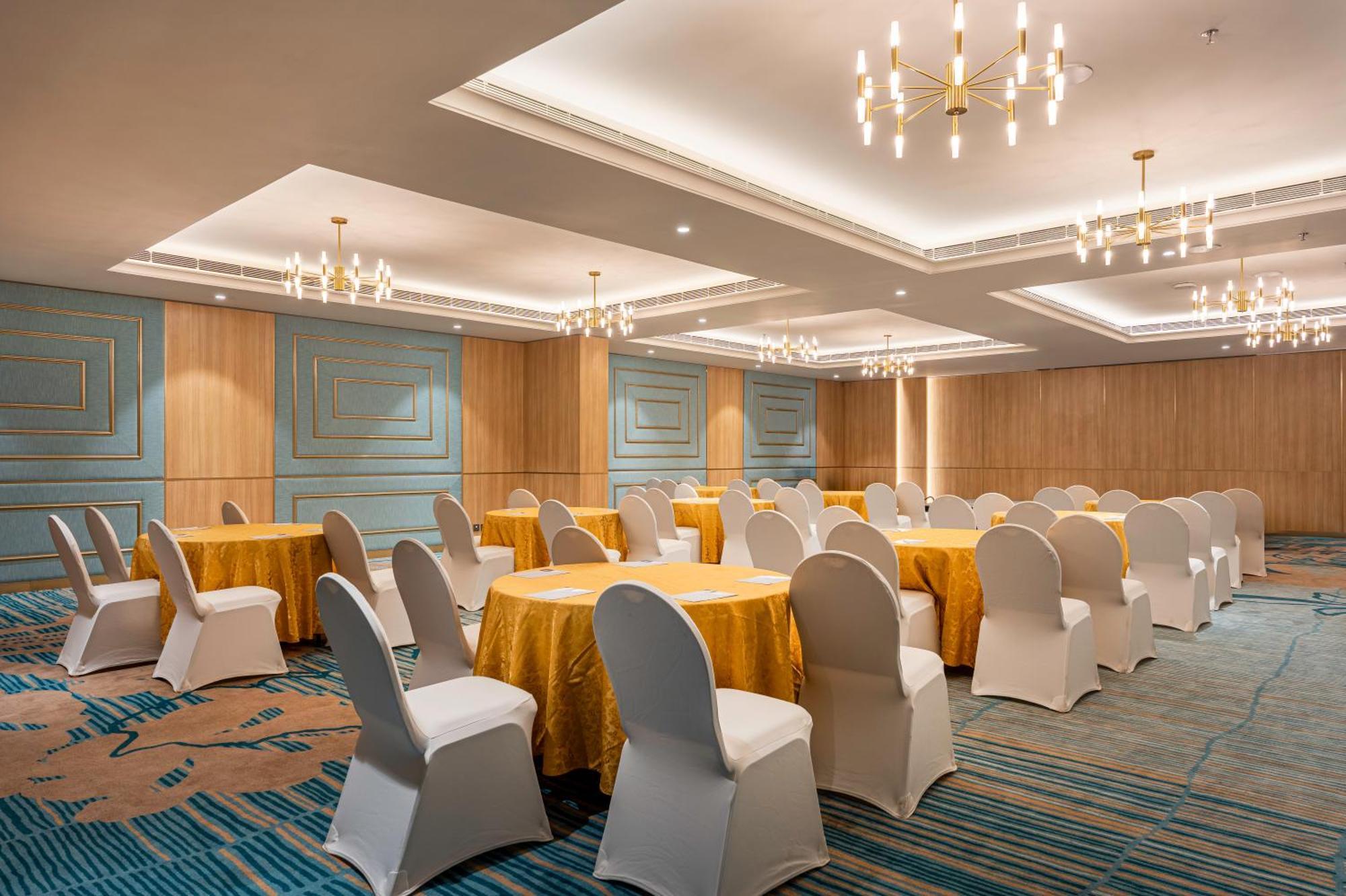 Park Inn & Suites By Radisson Thrissur East Fort Экстерьер фото
