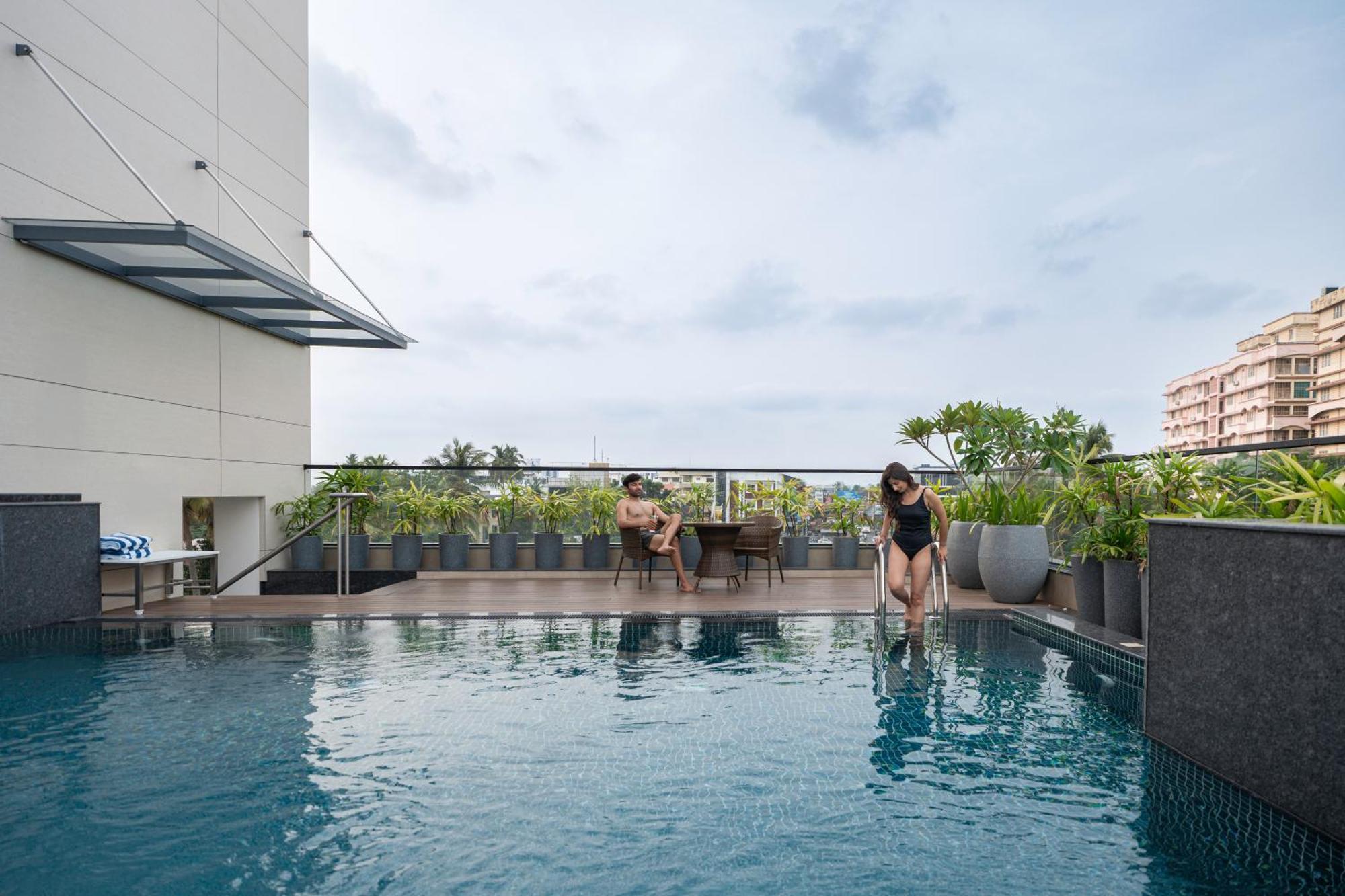 Park Inn & Suites By Radisson Thrissur East Fort Экстерьер фото